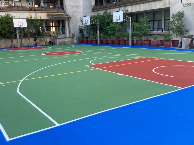 戶外 PU 籃球場面層施工完工